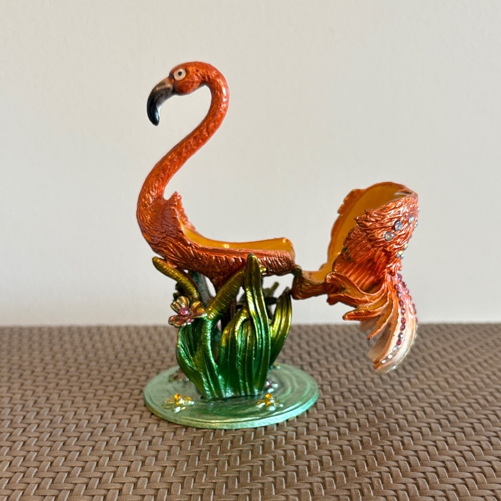Flamingo Hand-Painted Gold-Plated Enamel Trinket Box with Swarovski Crystals - Picture 5 of 6